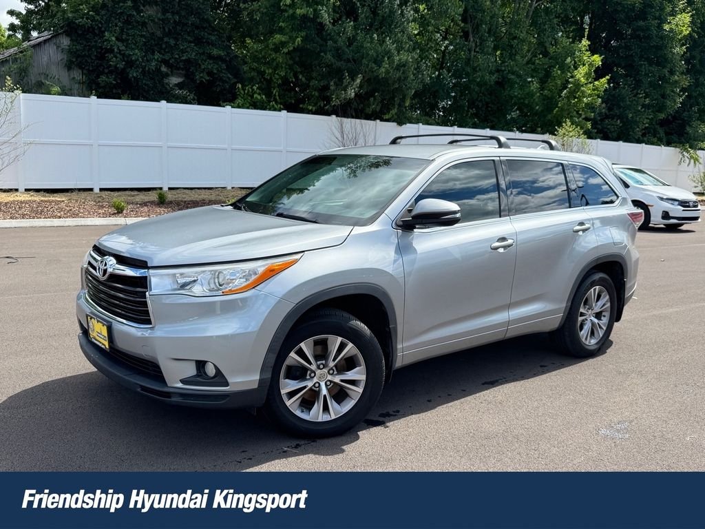 Used 2014 Silver Toyota LE Plus V6 image 1