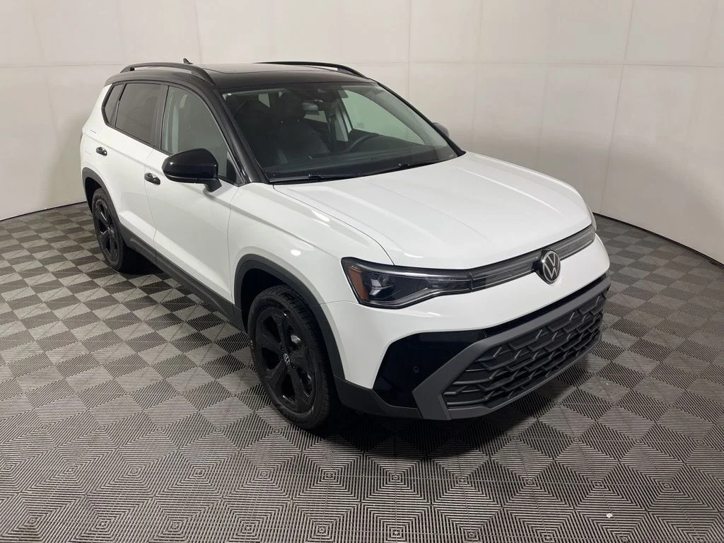2026 Volkswagen Taos 1.5T SE Black 4Motion's photo