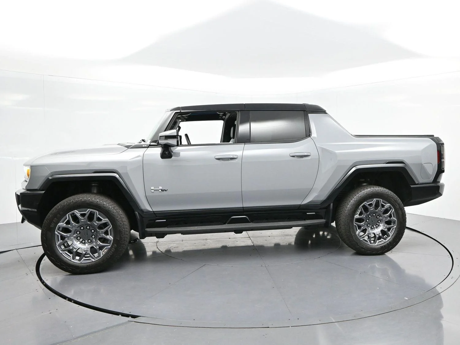 Used 2024 Meteorite Metallic (Grey) GMC 3X image 8