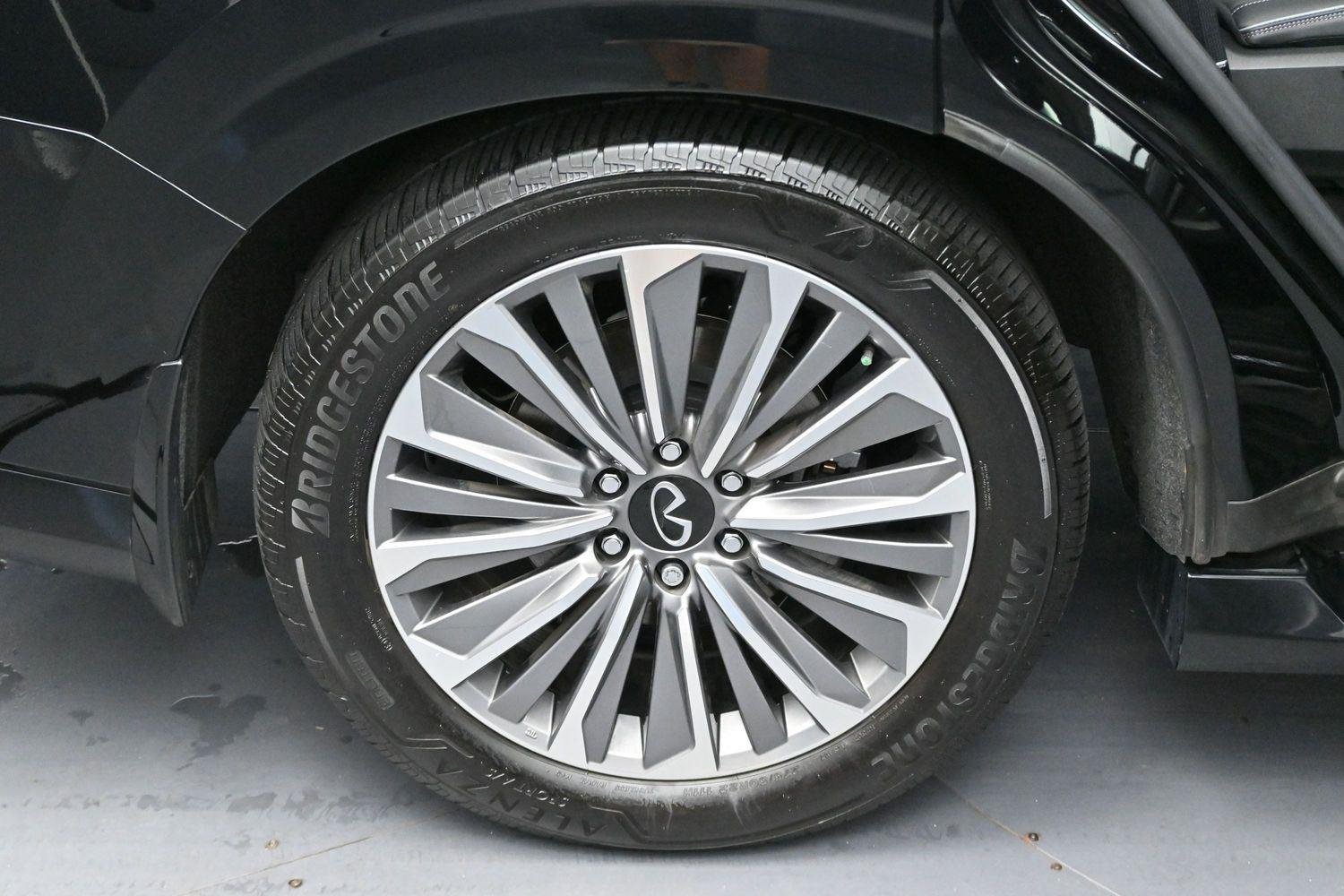 Used 2025 Black Obsidian INFINITI LUXE image 37