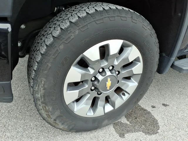Used 2024 Gray Chevrolet Custom image 5