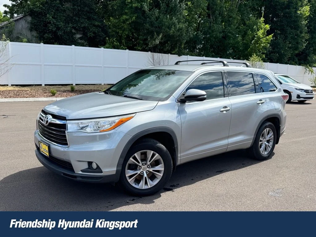 Used 2014 Silver Toyota LE Plus V6 image 1