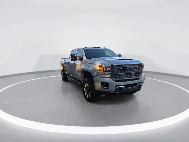 Used 2019 White GMC Denali image 2