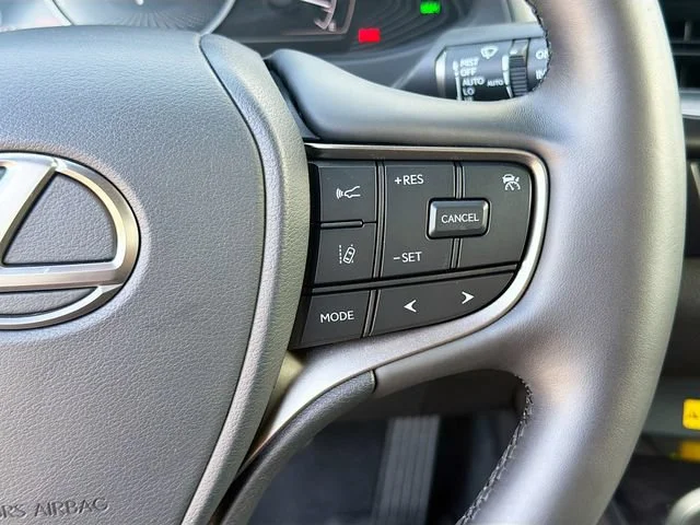 Used 2023 White Pearl Lexus UX 250h Premium image 38