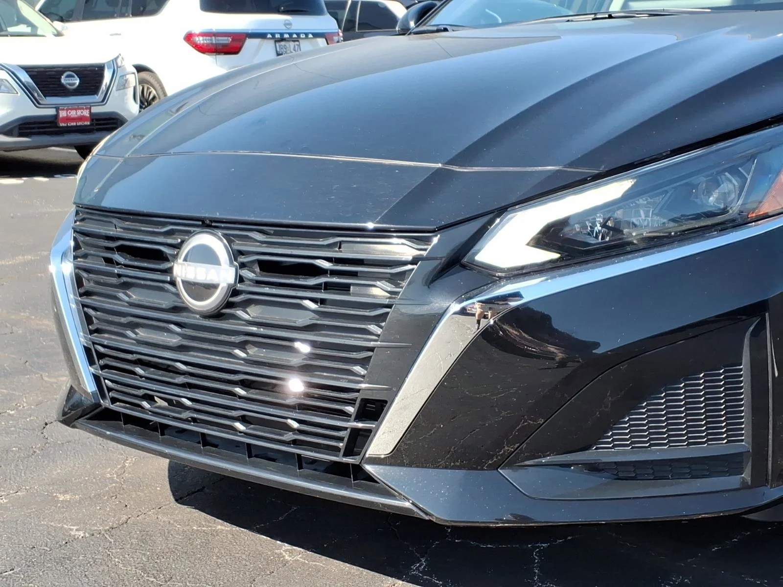 Used 2025 Super Black Nissan SL image 34