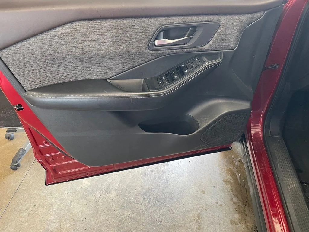 Used 2022 Red Nissan SV image 9
