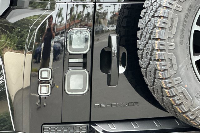 New 2026 Narvik Black Land Rover  image 26