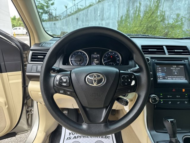 Used 2016  Toyota  image 15
