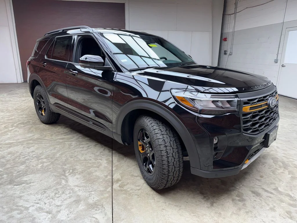 New 2026 Agate Black Metallic Ford Tremor® image 7