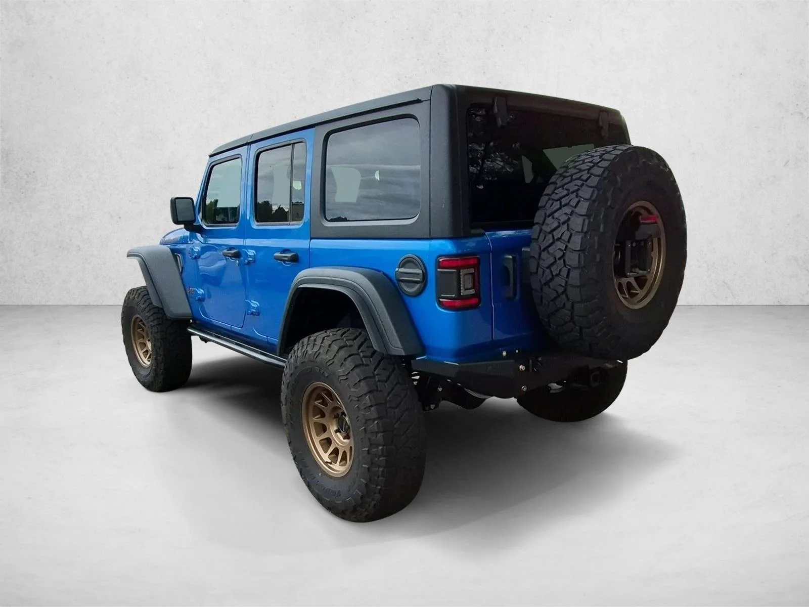 Used 2025 Hydro Blue Pearlcoat Jeep Rubicon image 6
