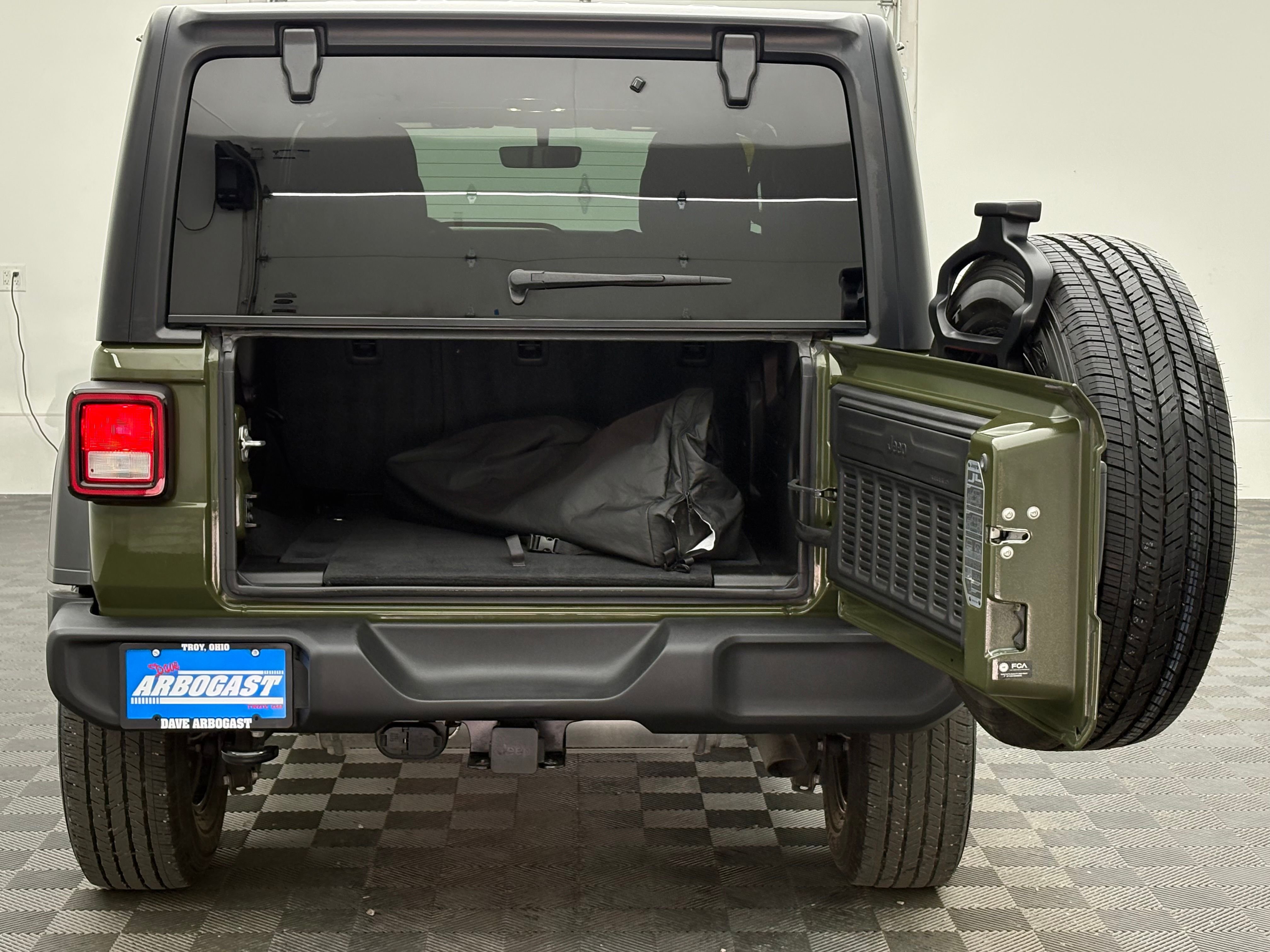 Used 2022 Sarge Green Clearcoat Jeep Unlimited Sport Altitude image 9