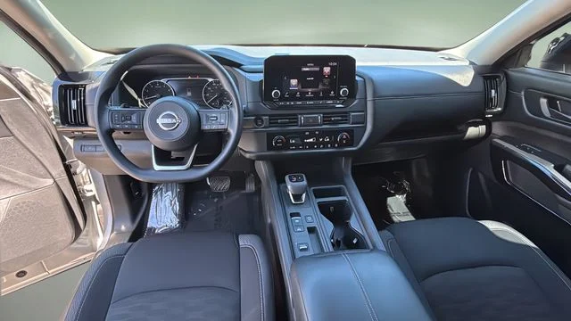 Used 2025 Silver Nissan S image 16