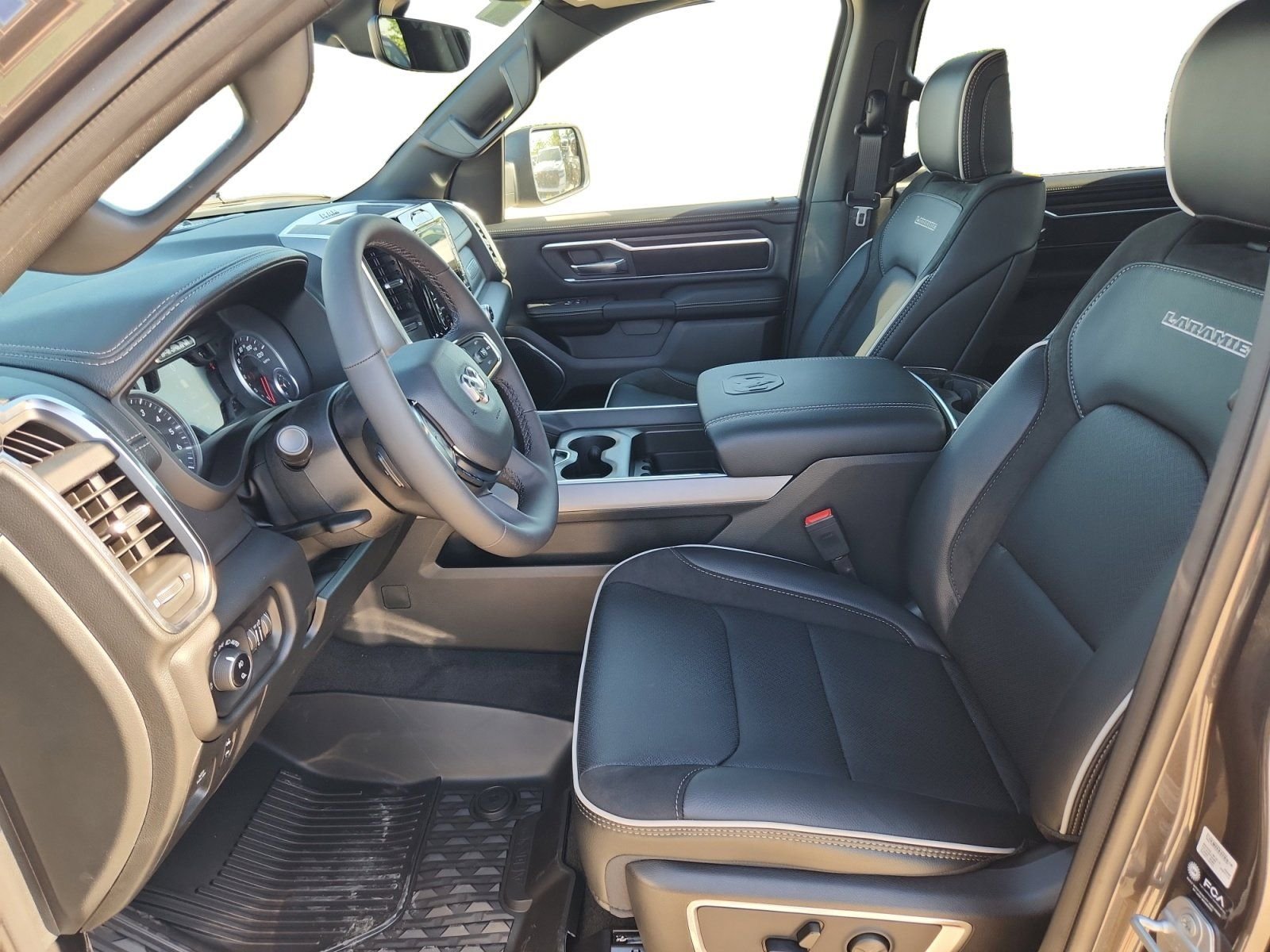 New 2026 Granite Crystal Metallic Clear-Coat Exterior Paint RAM Laramie image 12
