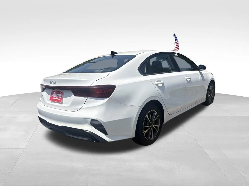 Used 2023 White Kia LXS image 18