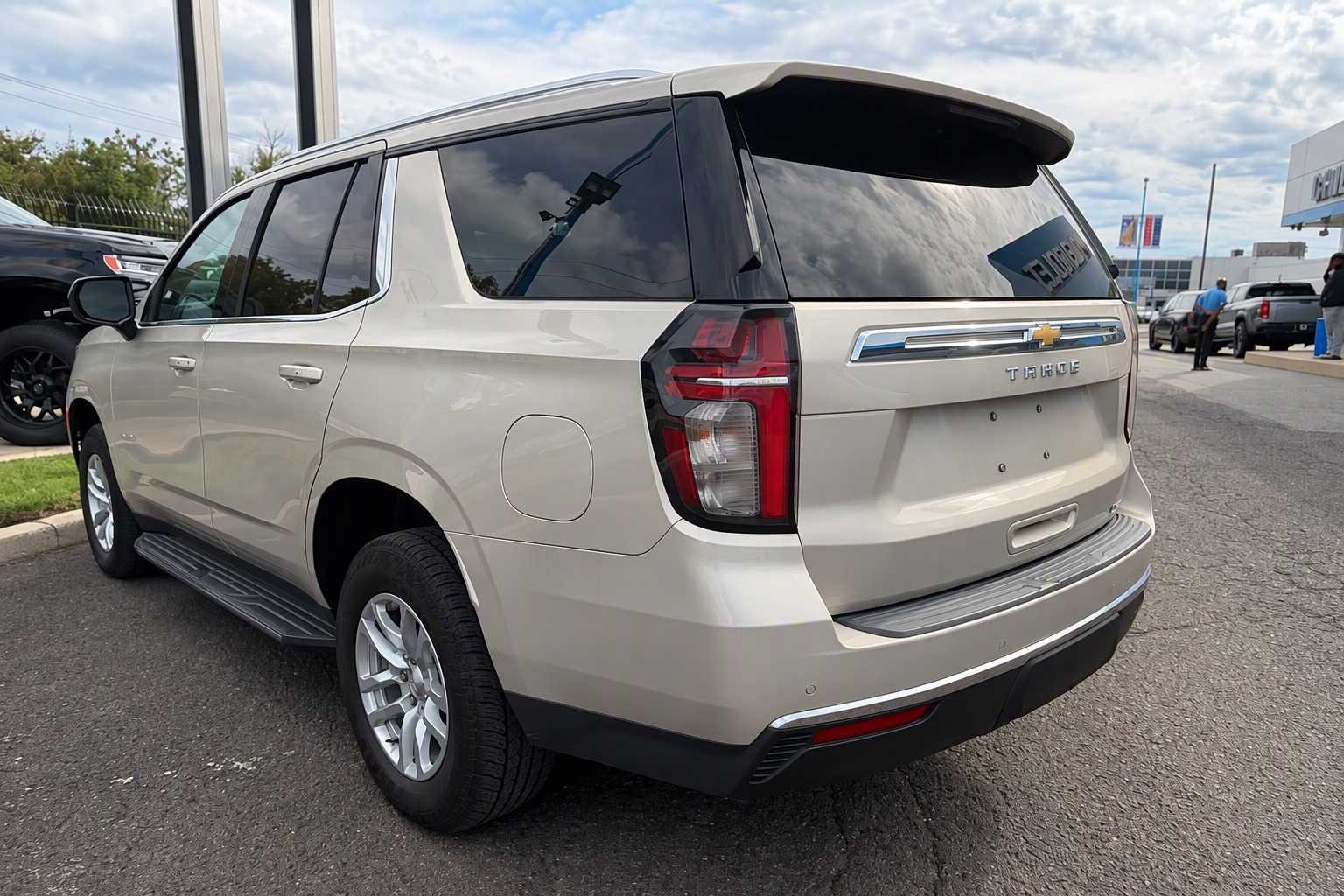 Used 2021 EMPIRE BEIGE METALLIC Chevrolet LT image 7