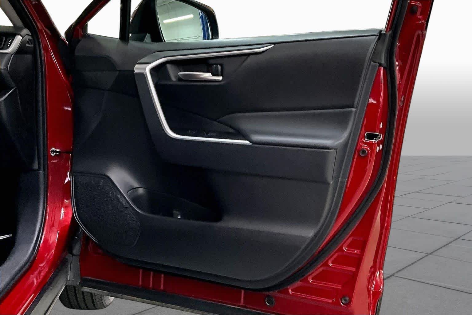 Used 2025 Ruby Flare Pearl Toyota XLE image 23
