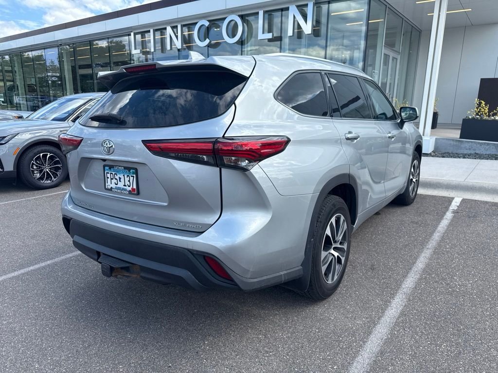 Used 2020 Silver Toyota XLE image 2