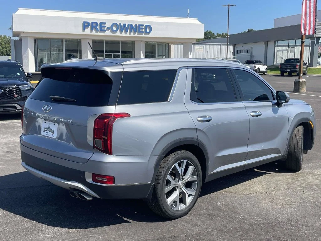 Certified Used 2020 Silver Hyundai SEL image 3