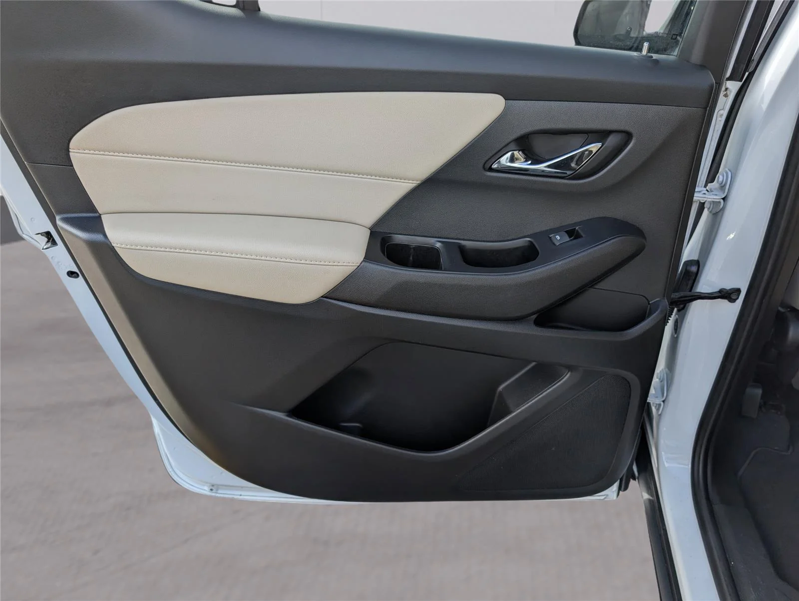 Used 2024 Summit White Chevrolet LS image 36