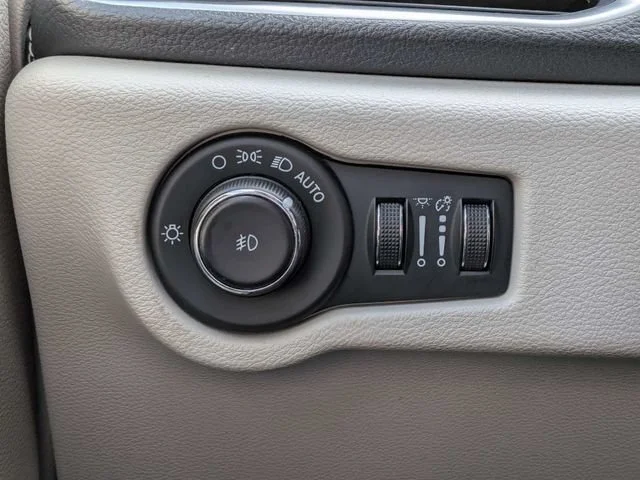 Used 2023 Gray Chrysler Limited image 26
