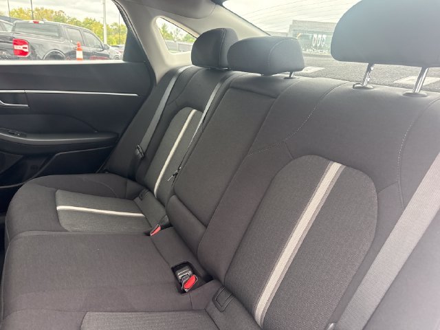 Used 2025 White Hyundai SEL image 14