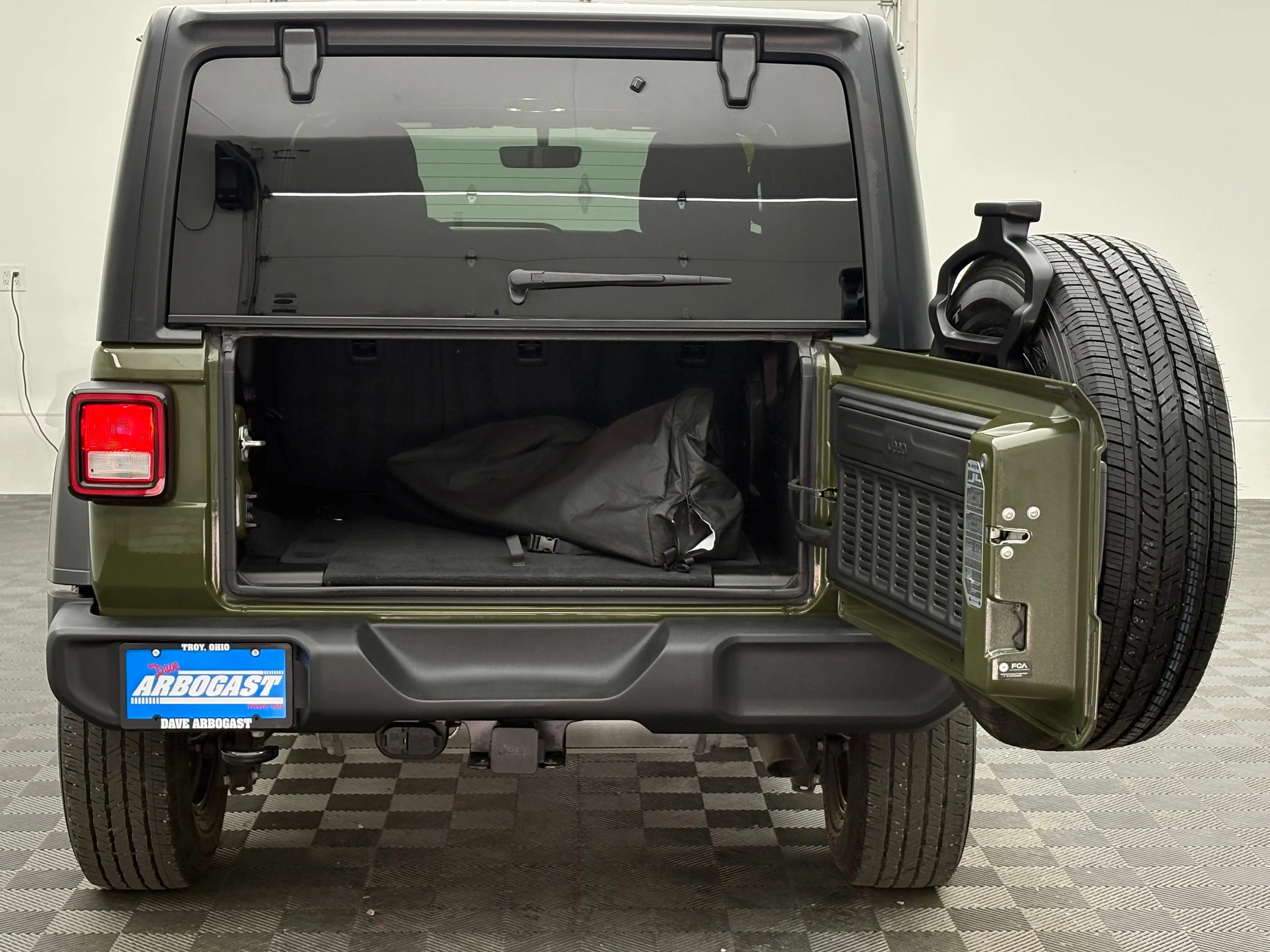 Used 2022 Sarge Green Clearcoat Jeep Unlimited Sport Altitude image 9
