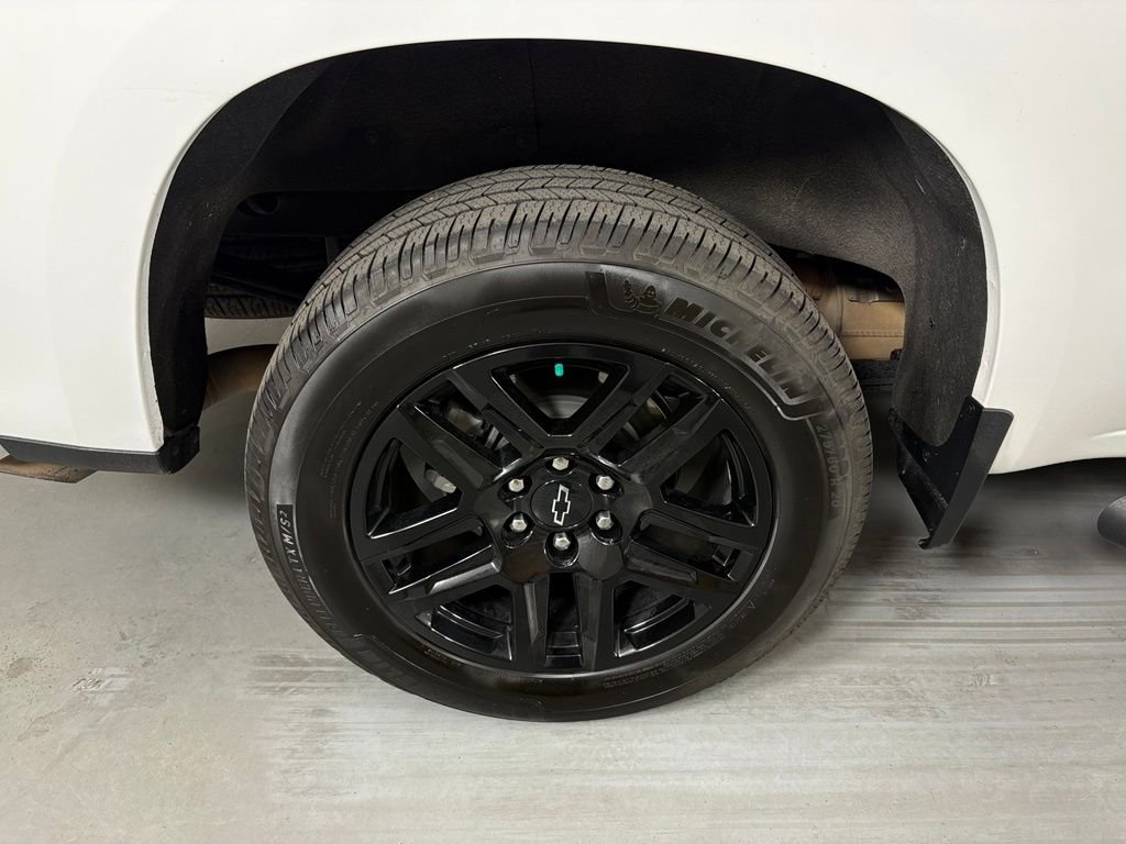Used 2023 White Chevrolet Custom image 14