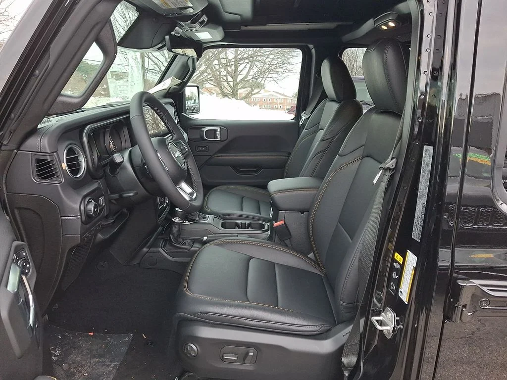 New 2026 Black Clear-Coat Exterior Paint Jeep Sahara image 9