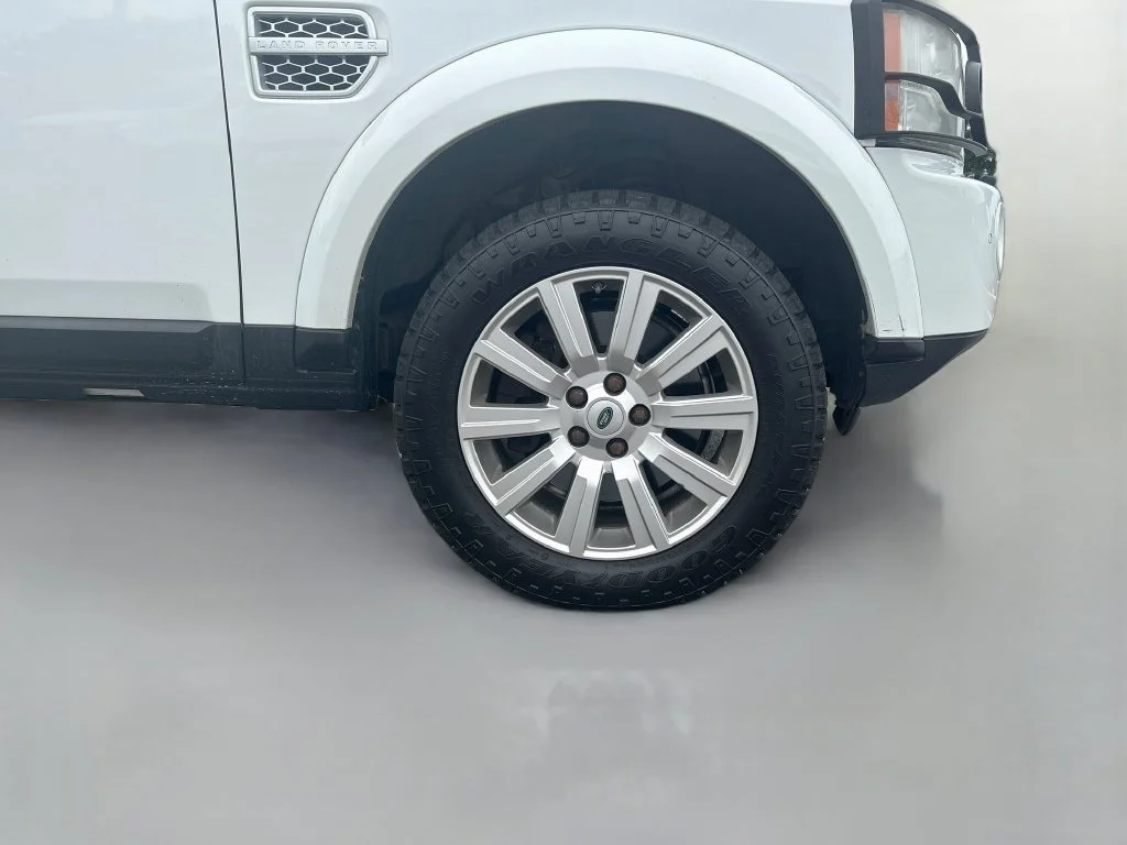 Used 2012 Fuji White Land Rover V8 image 13