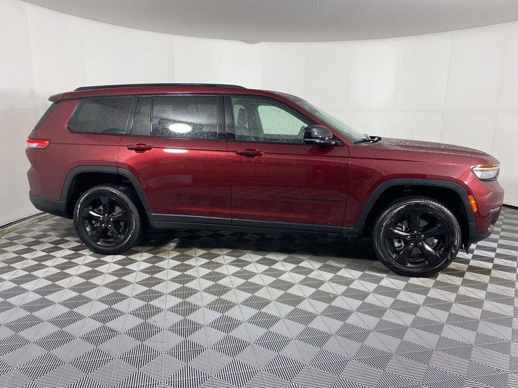 Used 2025 Velvet Red Pearlcoat Jeep Limited image 10