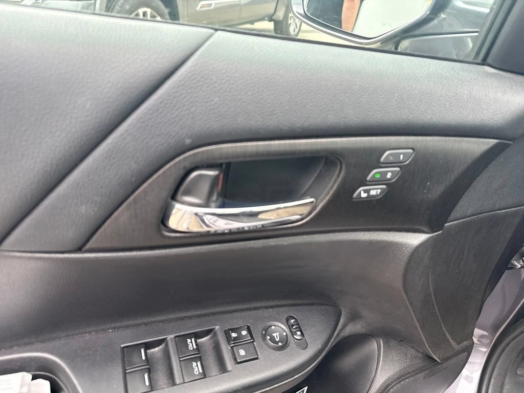 Used 2015  Honda EX-L image 19