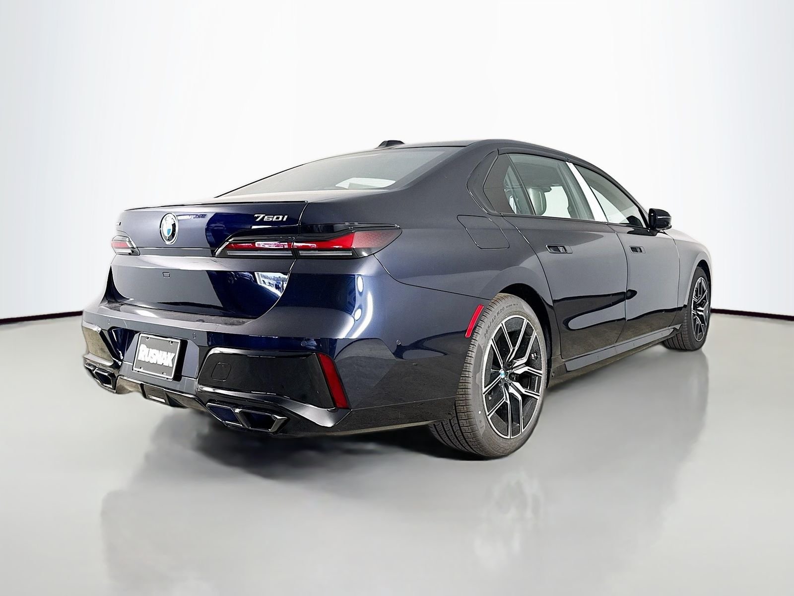 New 2026 Carbon Black Metallic BMW 760i xDrive image 7