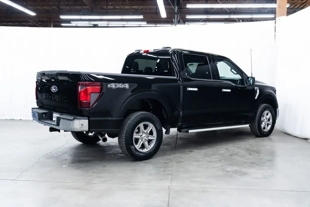 Used 2025 Agate Black Metallic Ford XLT image 6