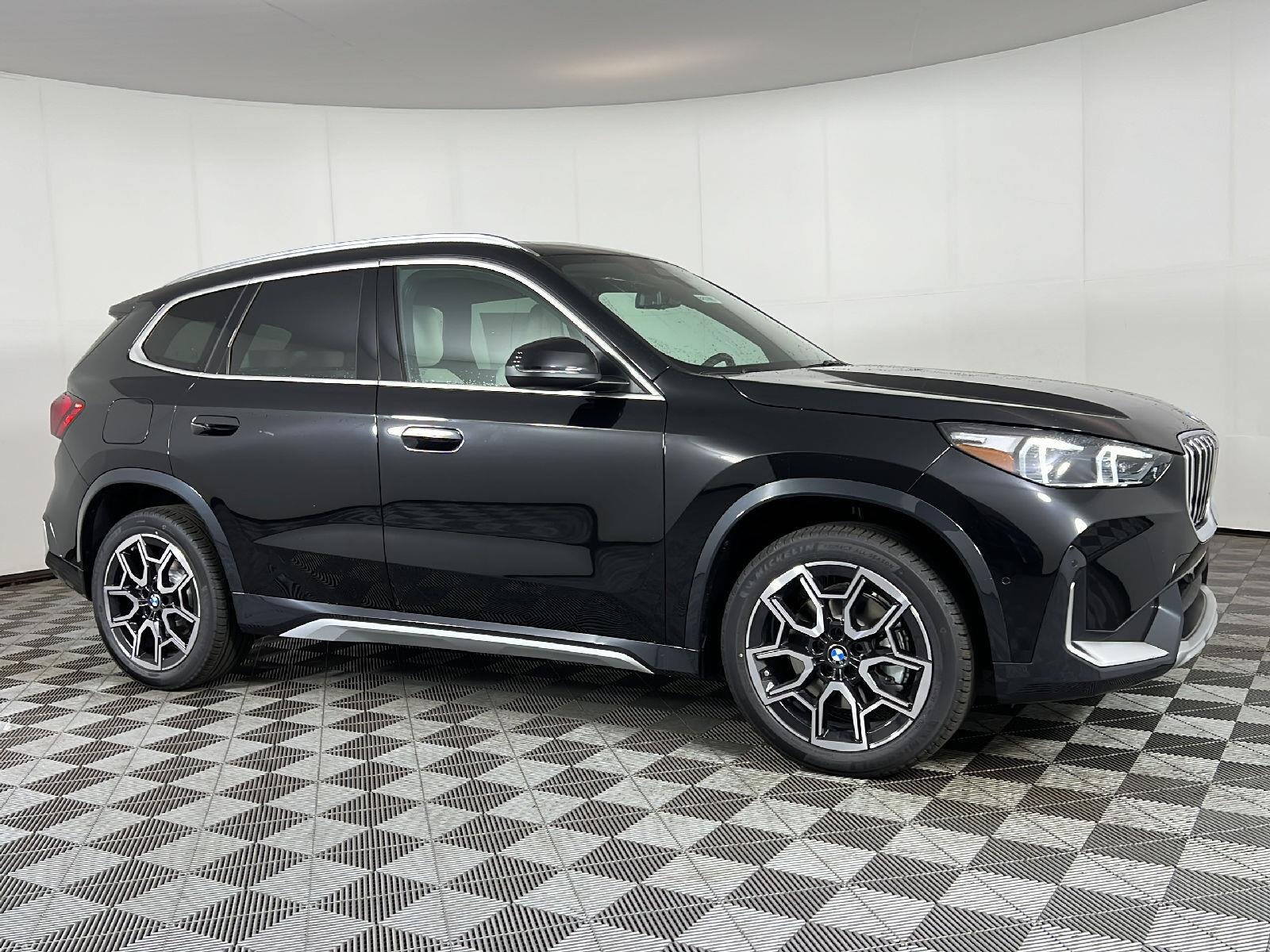 New 2027 Black Sapphire Metallic BMW xDrive28i image 2