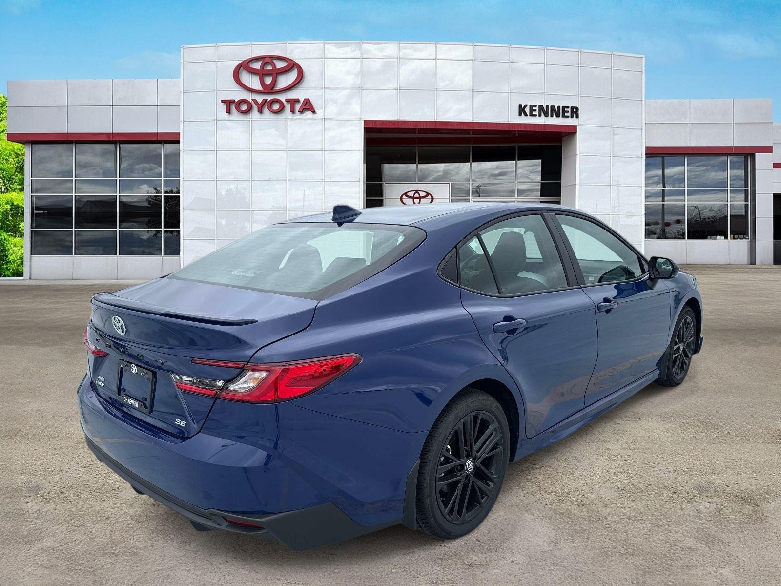 Used 2026 Reservoir Blue Toyota se image 6