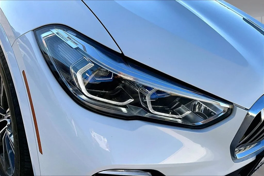 Used 2021 White BMW xDrive40i image 30