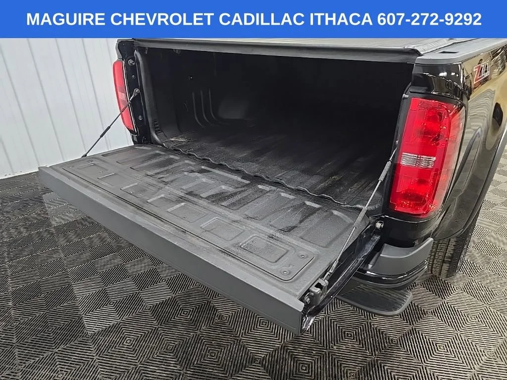 Used 2019 BLACK Chevrolet 4WD Z71 image 11