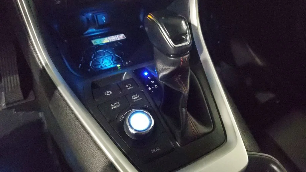 Used 2022 White Toyota XSE image 28