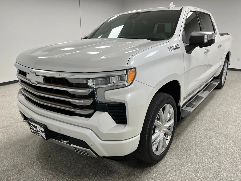 Used 2022 Beige Chevrolet High Country image 4