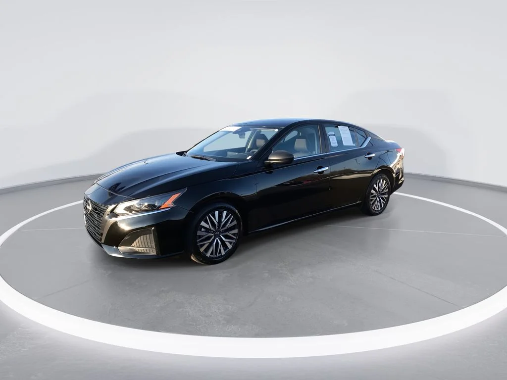 Used 2024 Black Nissan 2.5 SV image 4