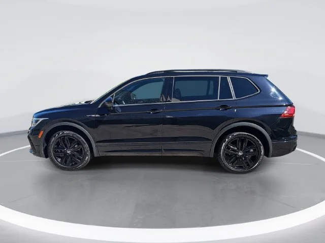 Used 2022 Black Volkswagen 2.0T SE R-Line Black image 6