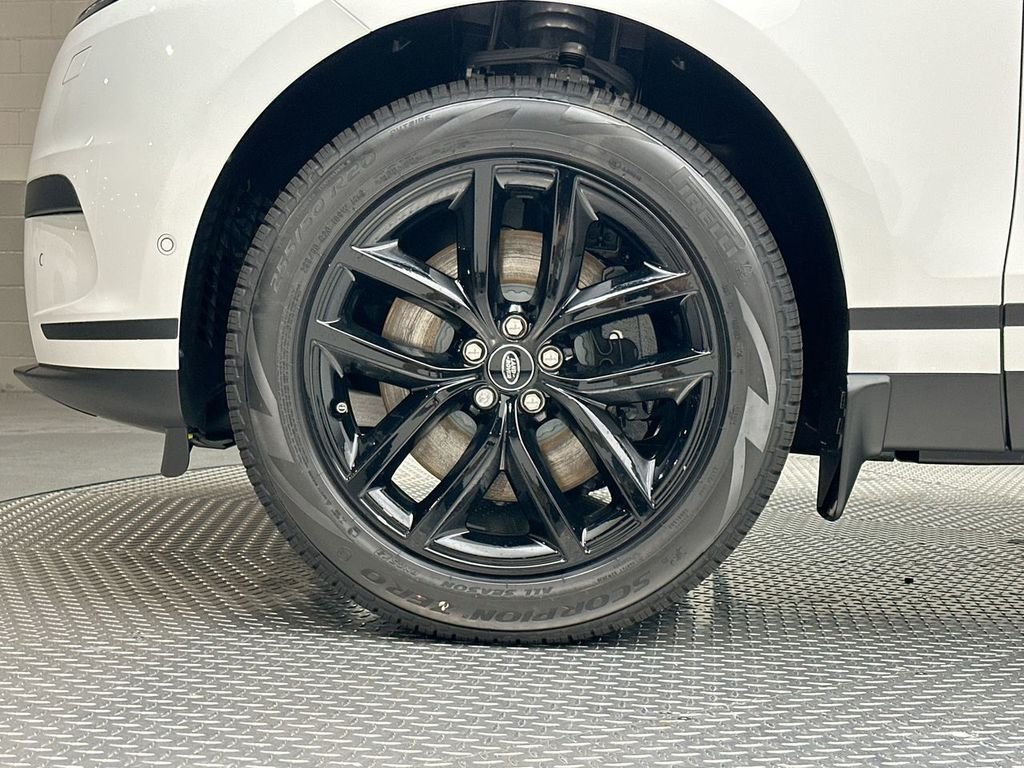 New 2026 Fuji White Land Rover S image 5