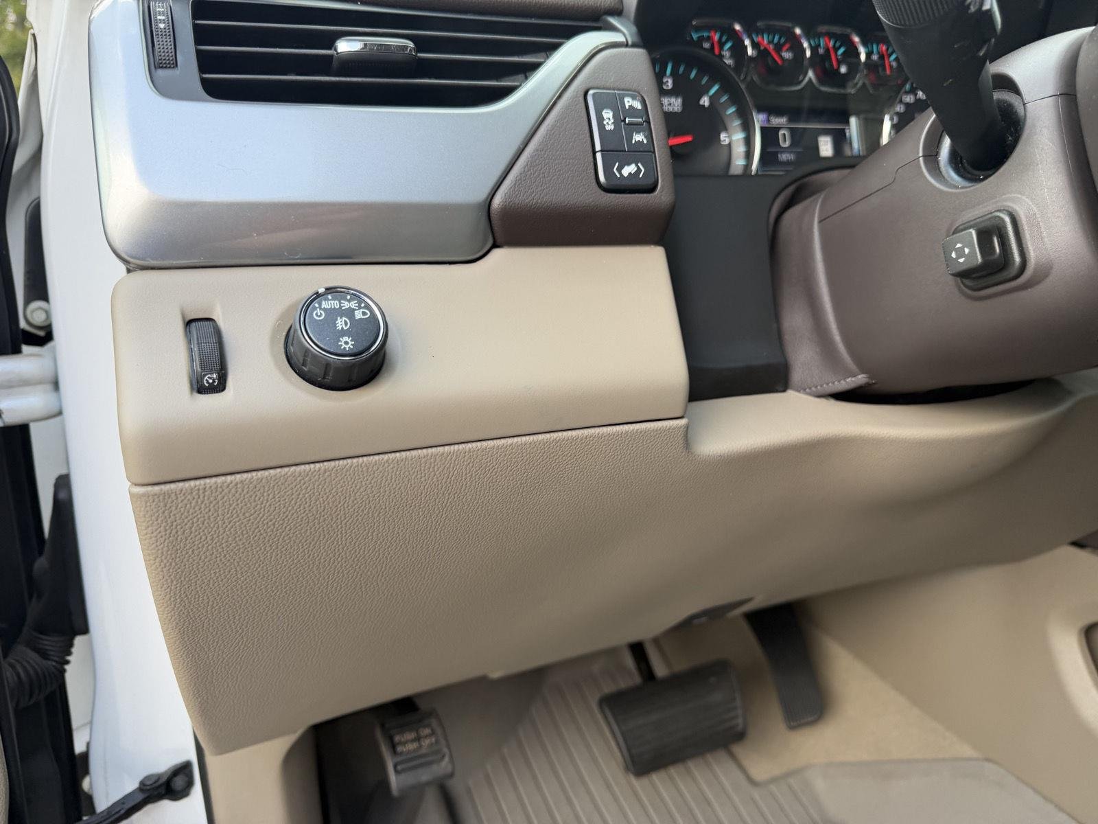 Used 2020 Iridescent Pearl Tricoat Chevrolet LT image 6