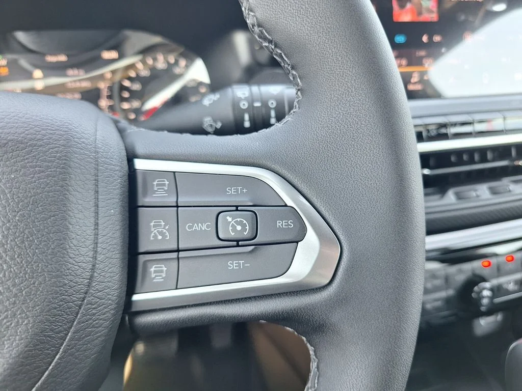 New 2026 Bright White Clearcoat Jeep Latitude image 22