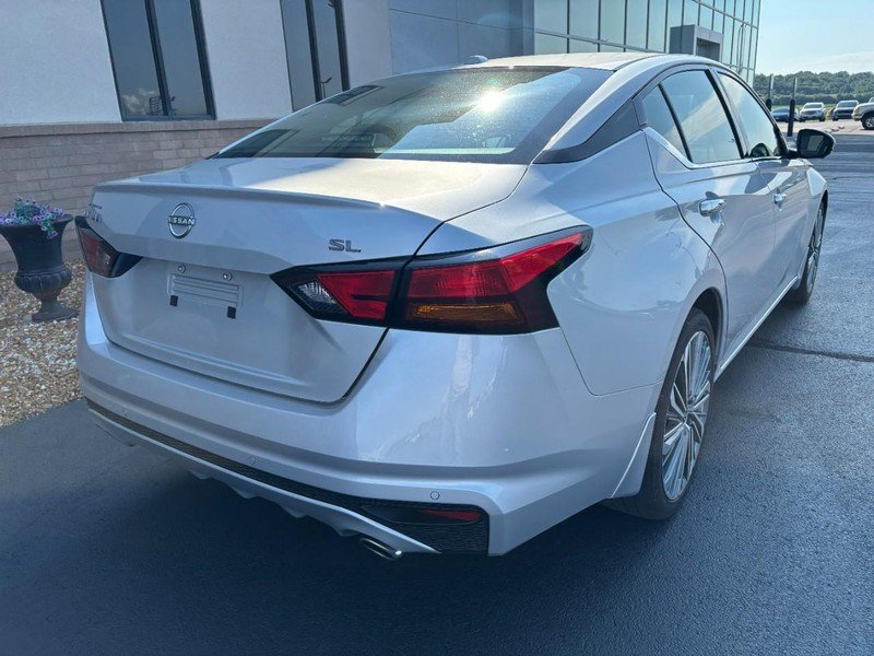 Used 2025 Brilliant Silver Metallic Nissan SL FWD image 2