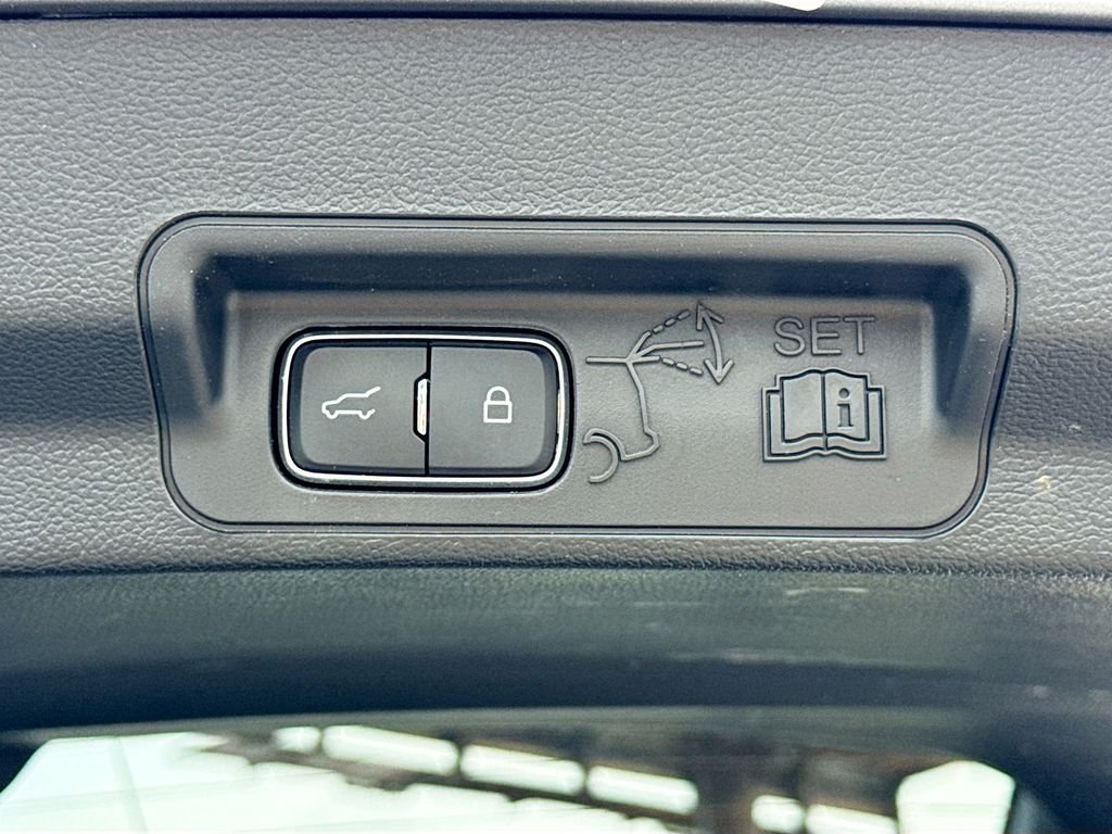 Used 2023 Silver Ford XLT image 38