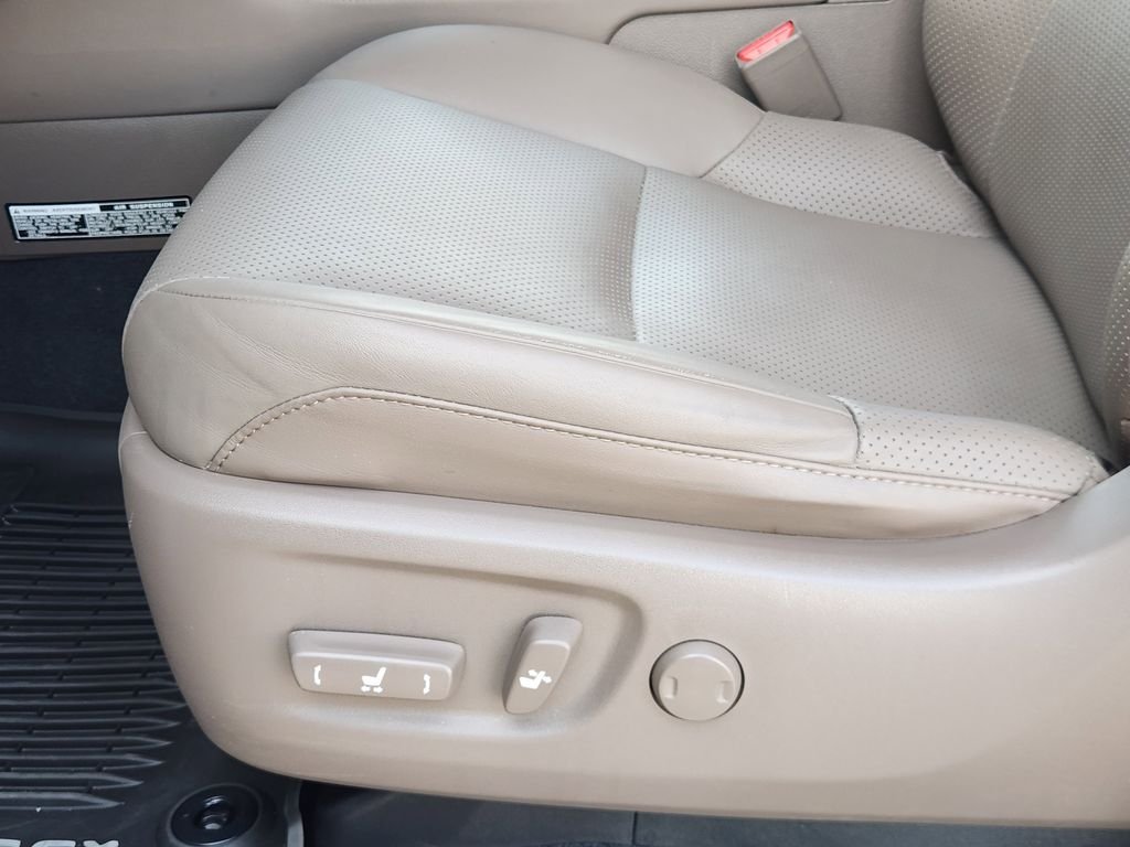 Certified Used 2023 SONIC TITANIUM Lexus 460 Luxury image 24