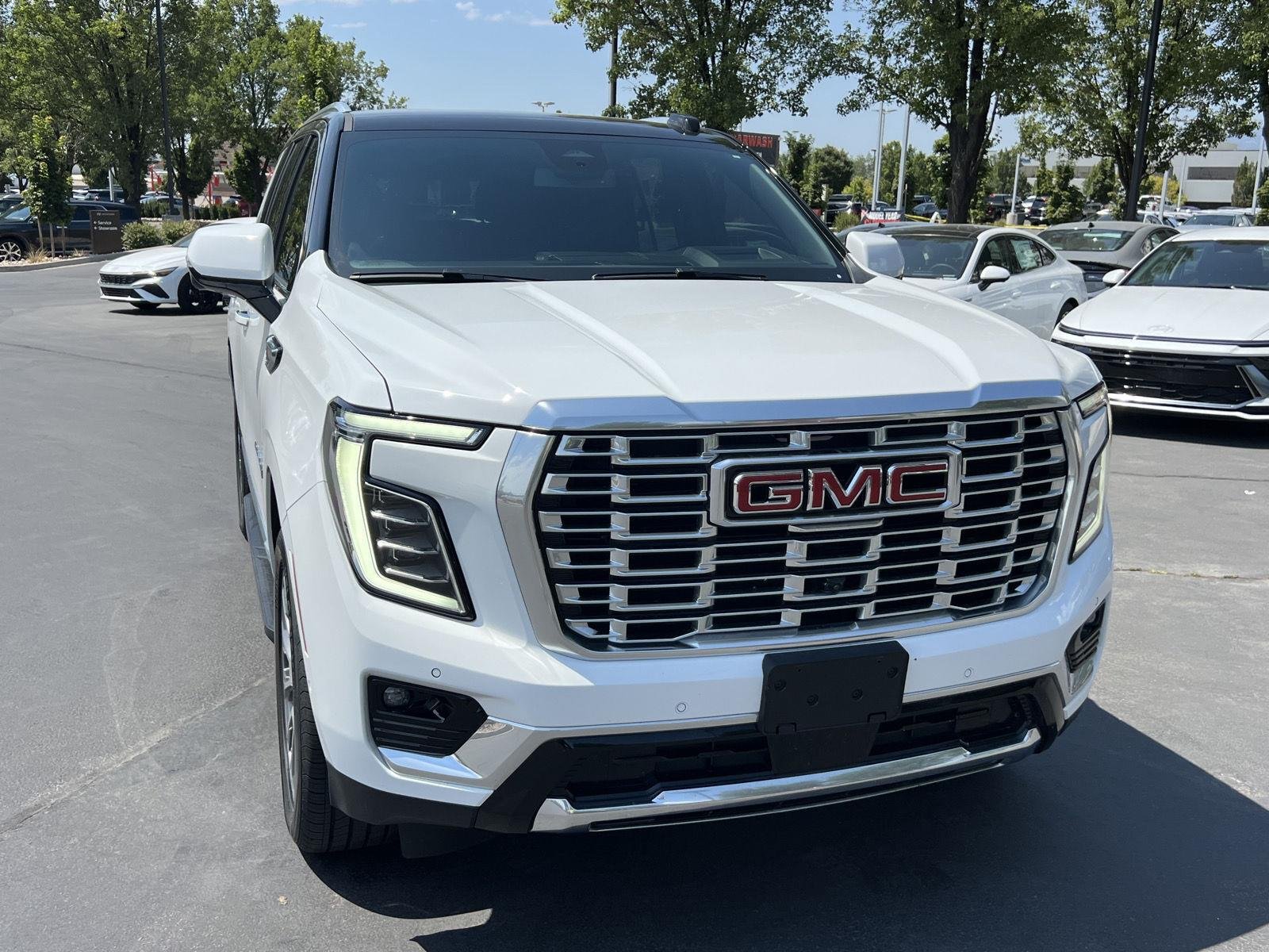2025 GMC Yukon Denali - Photo 12