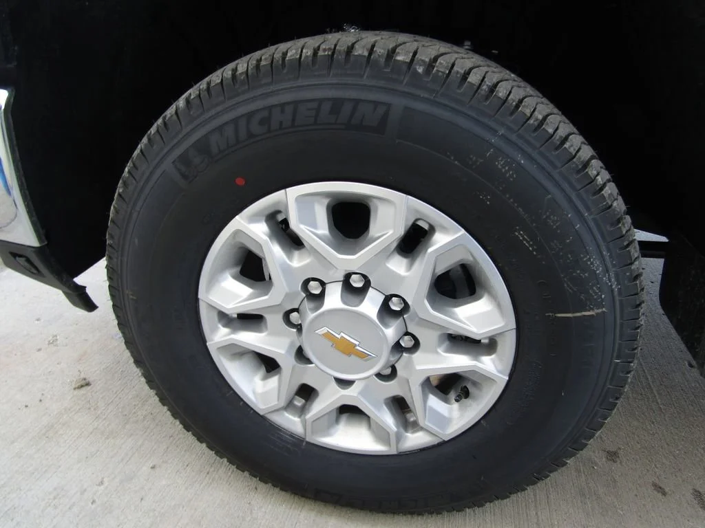 New 2026 Summit White Chevrolet LTZ image 33