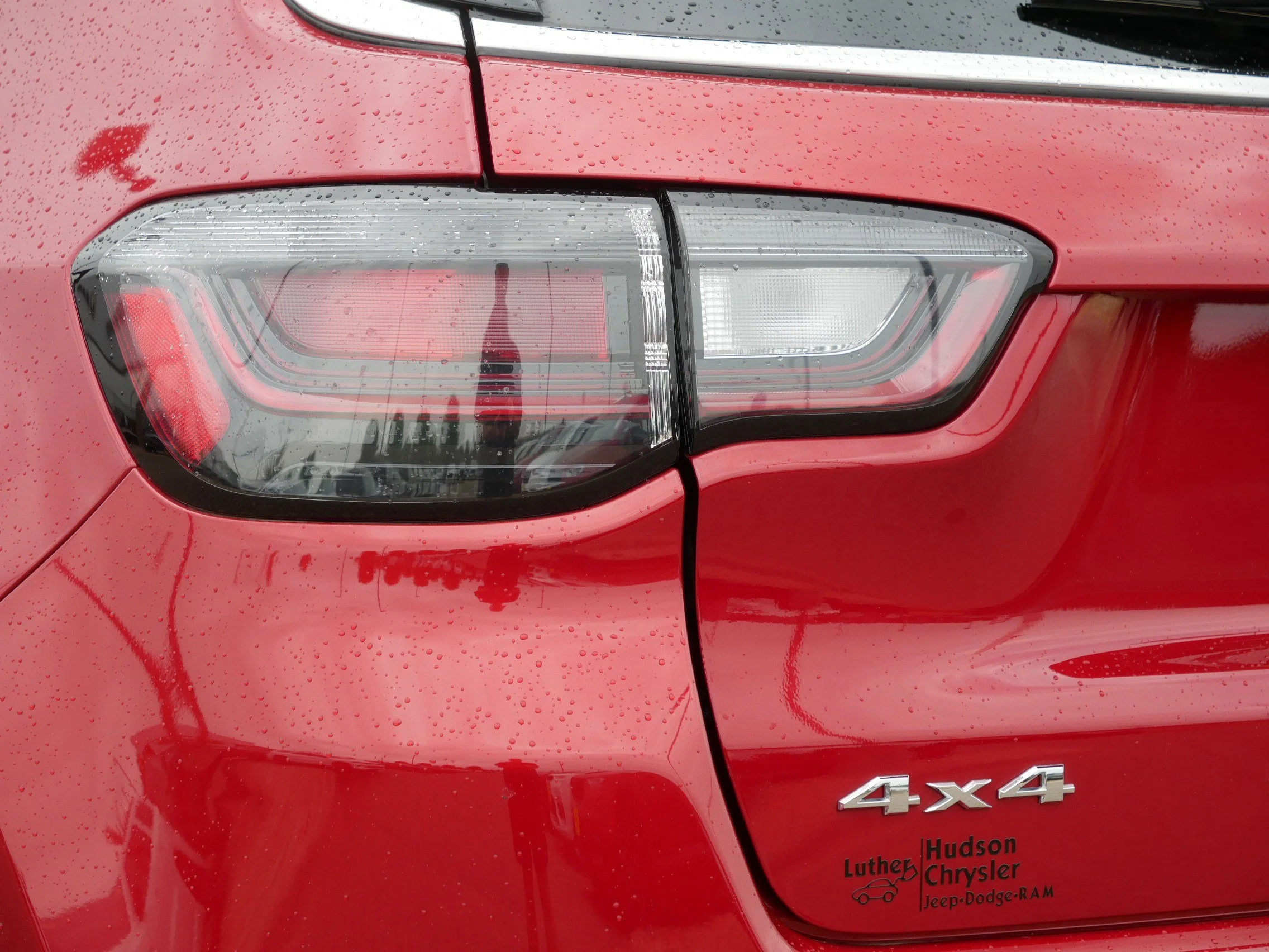 Used 2025 Red Hot Pearlcoat Jeep Limited image 17